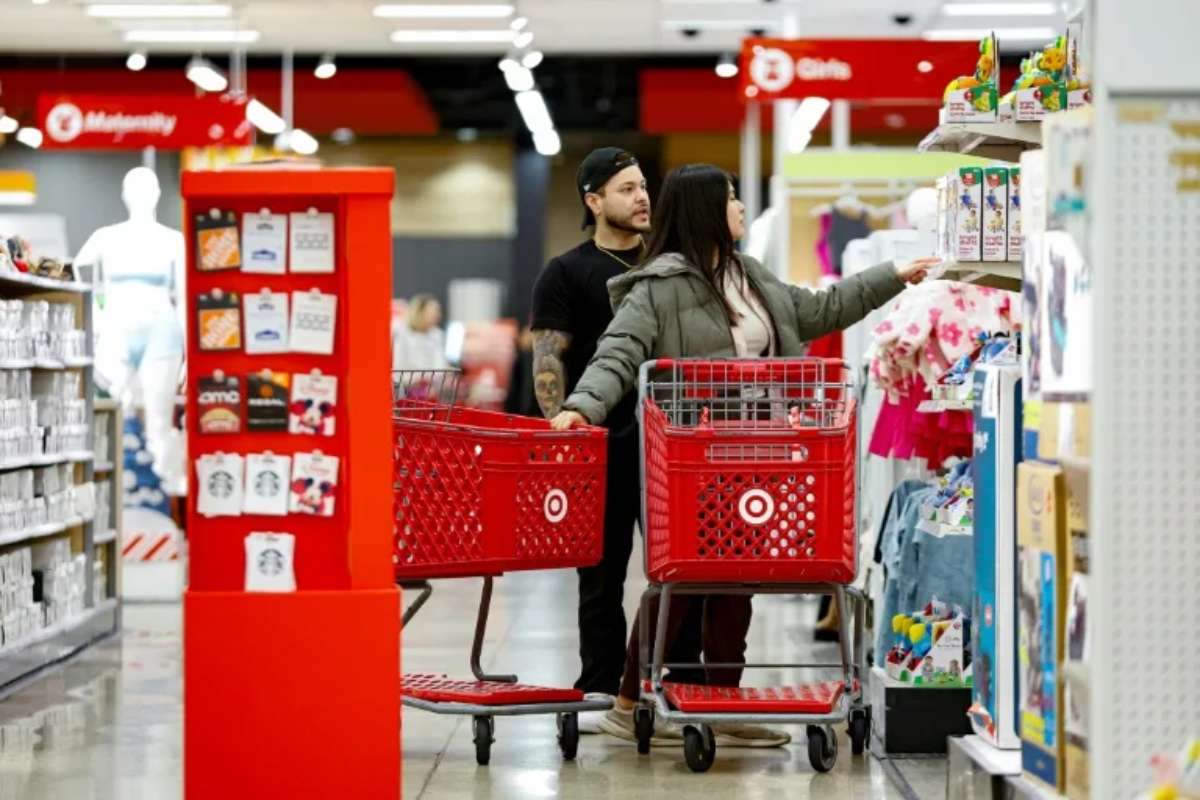 Shoppers Flock to Black Friday Sales, With Online Spending Leading the Way