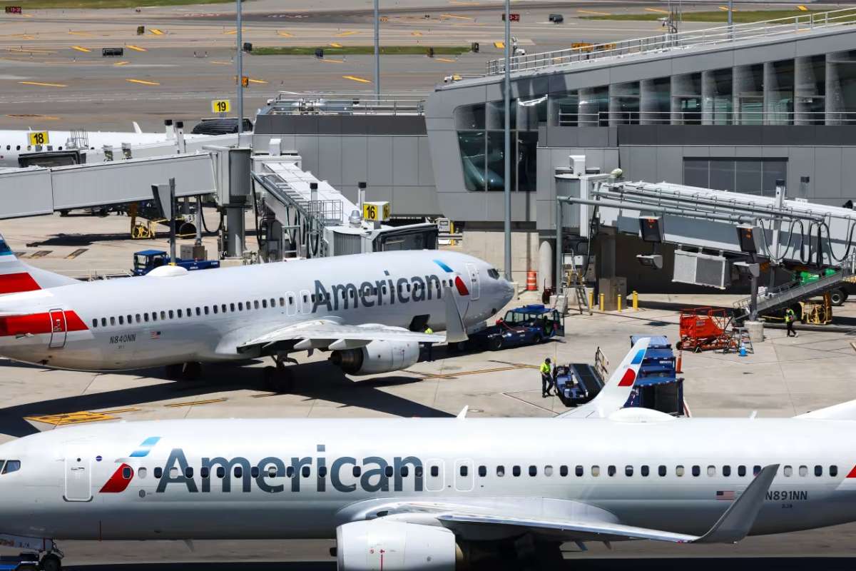 American Airlines Shares Drop as First-Quarter Outlook Falls Short of Expectations