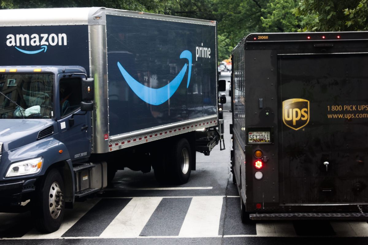 Wall Street Advances as S&P 500 Climbs; UPS Stock Plunges Amid Amazon Delivery Cut