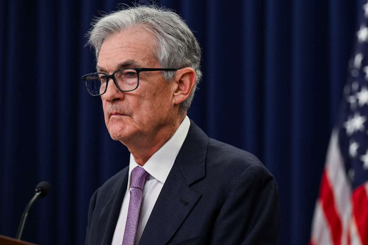 Fed Chair Powell Signals No Rush for Interest Rate Cuts