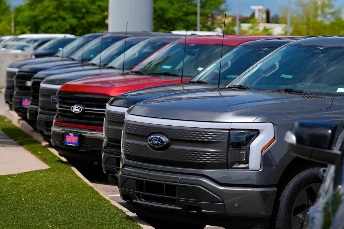 Ford Exceeds Earnings Forecasts but Anticipates Challenges Ahead