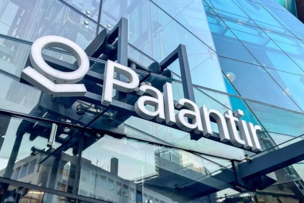 Palantir Stock Extends Decline Amid Defense Budget Concerns