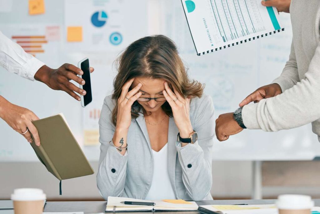 10 Practical Steps to Minimize Phone Distractions at Work | Visionary CIOs