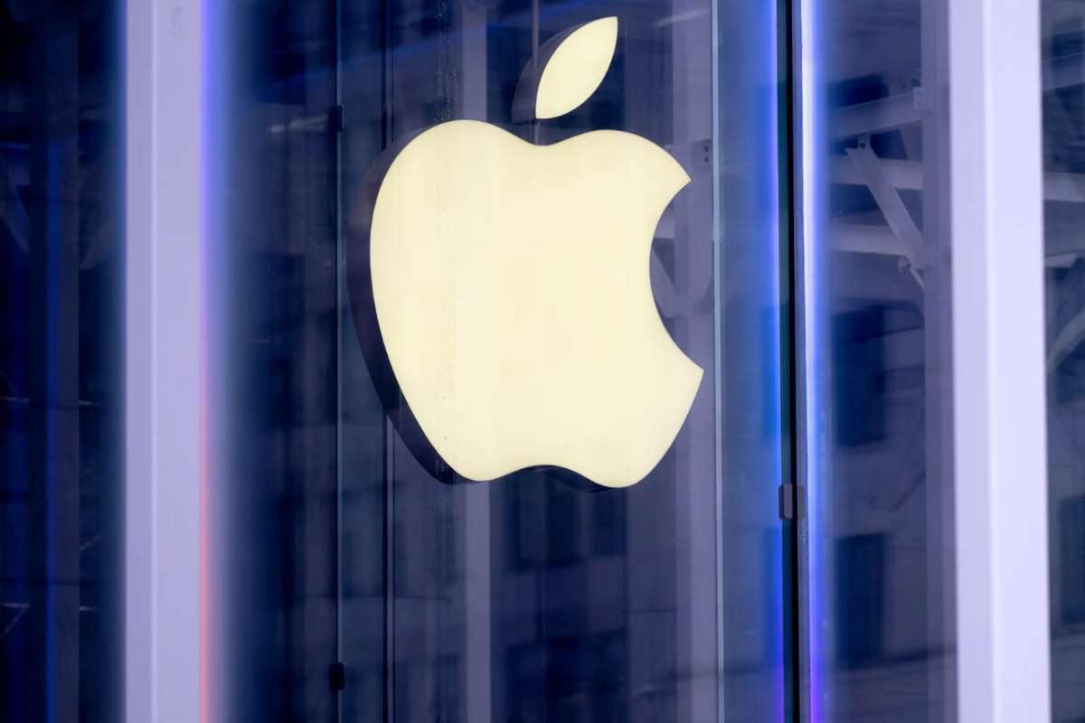 Apple Signals Aggressive Push Into AI Amid Global Trade Shifts