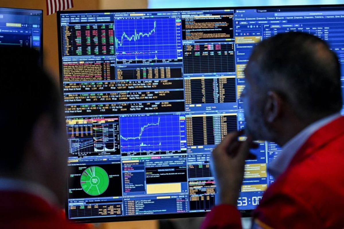 U.S. Stock Futures Edge Higher Ahead of Fed Symposium and Retail Earnings