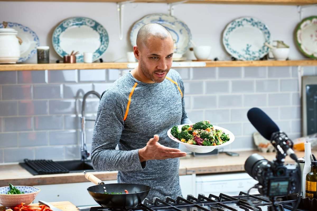 Top 30 Side Hustle Ideas from Home That Are Booming Thanks to Trends Right Now