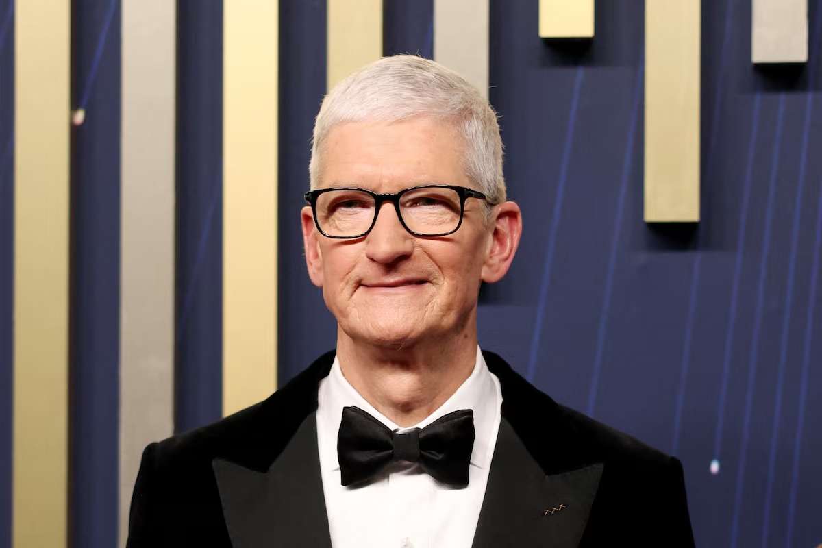 Tim Cook Holds Constructive Talks With EU Officials Over Siri AI Launch
