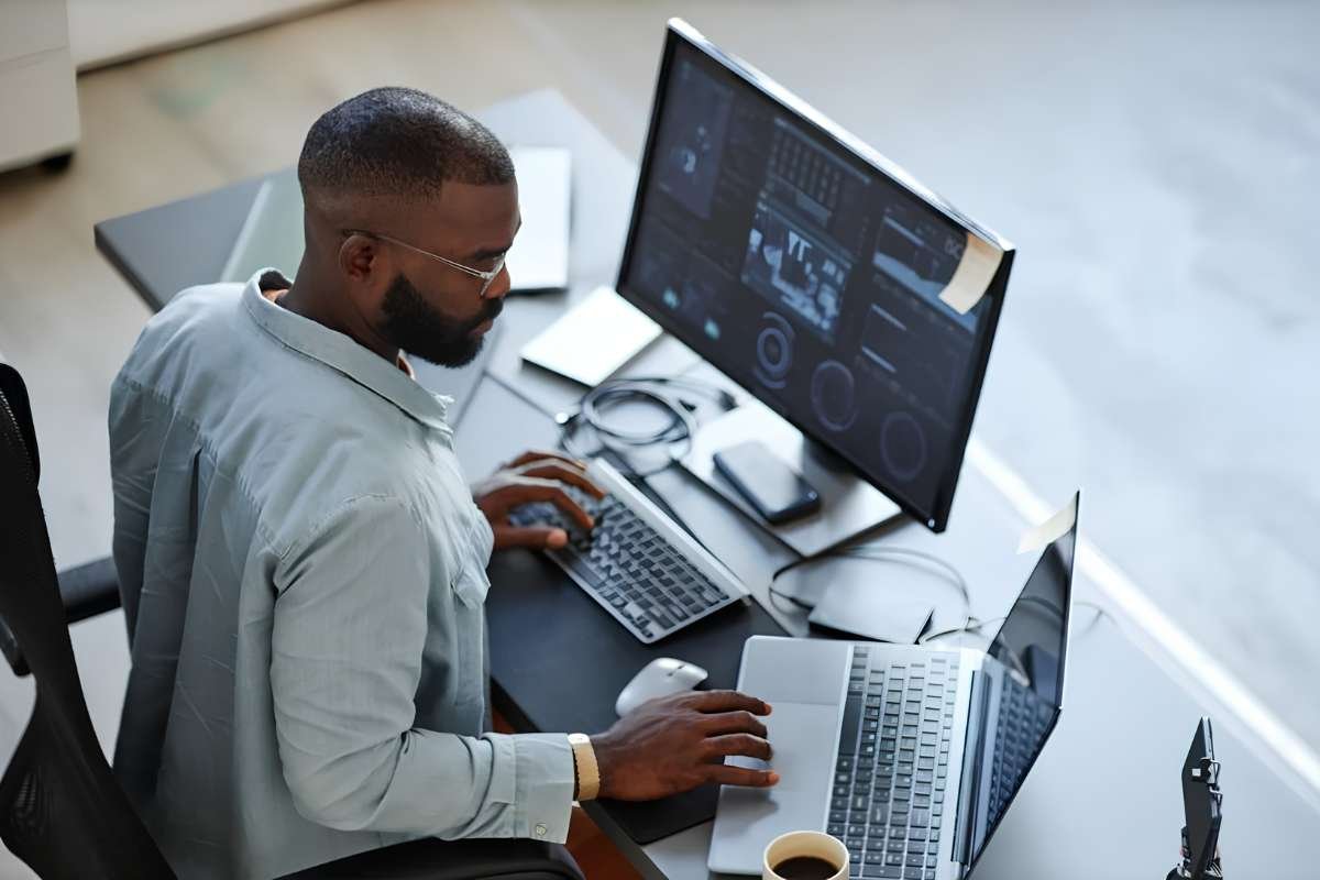 CIO vs CTO: How Should Companies Divide the Roles? | Visionary CIOs
