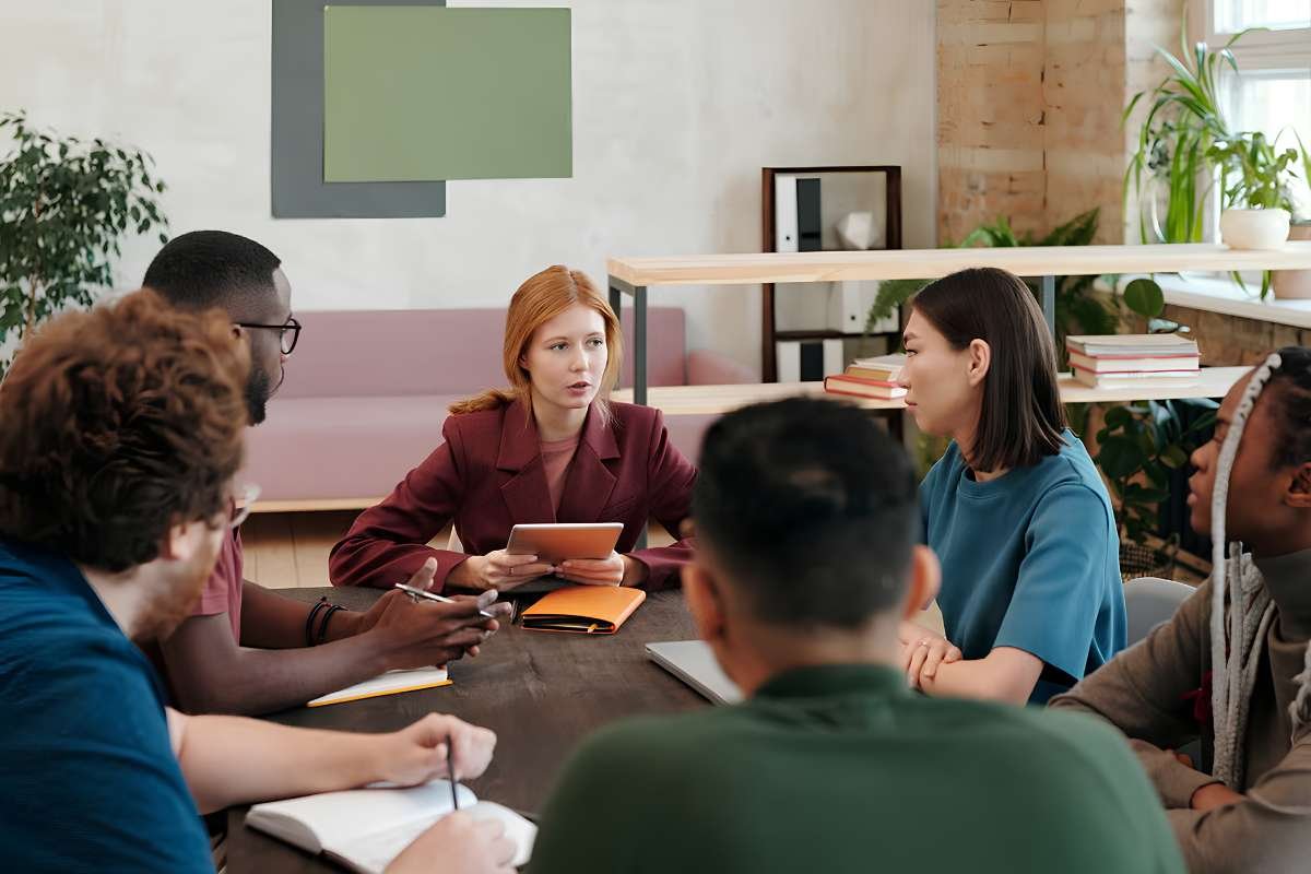 Crisis Leadership vs. Traditional Leadership: Key Differences | Visionary CIOs
